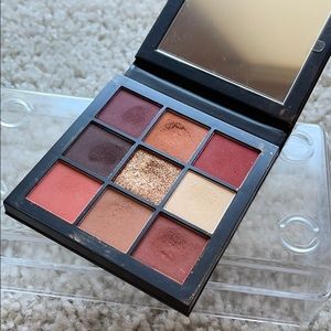 Huda Beduty Eyeshadow Palette